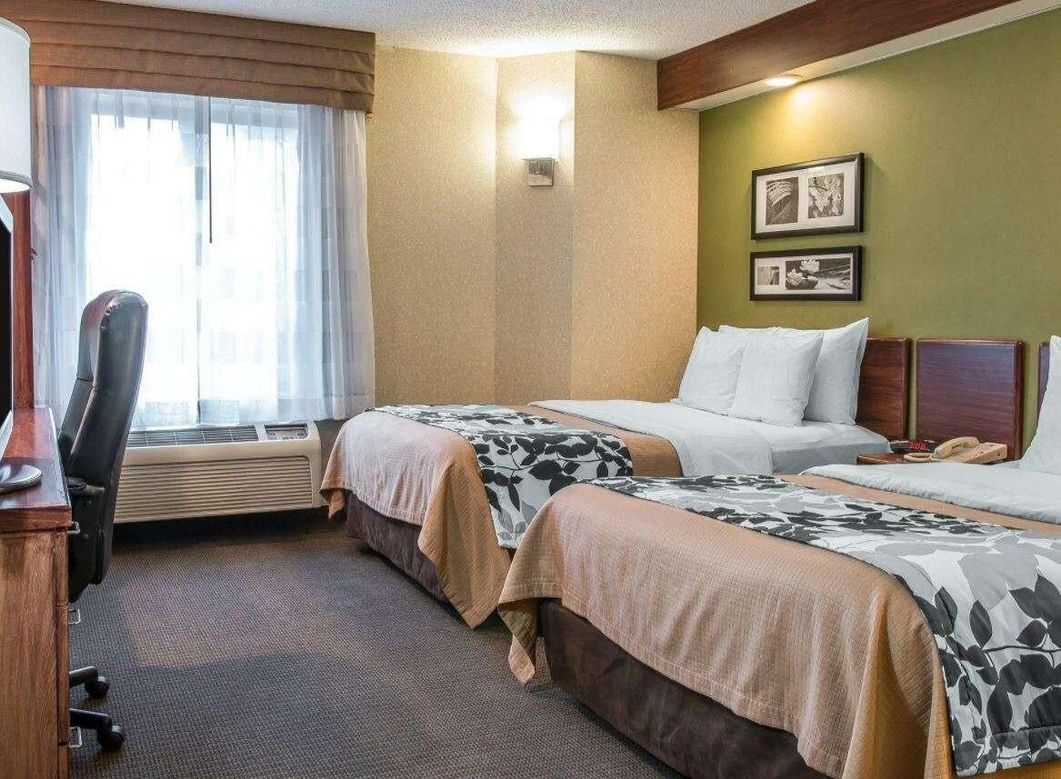 Baymont By Wyndham Flat Rock Hotel Екстериор снимка