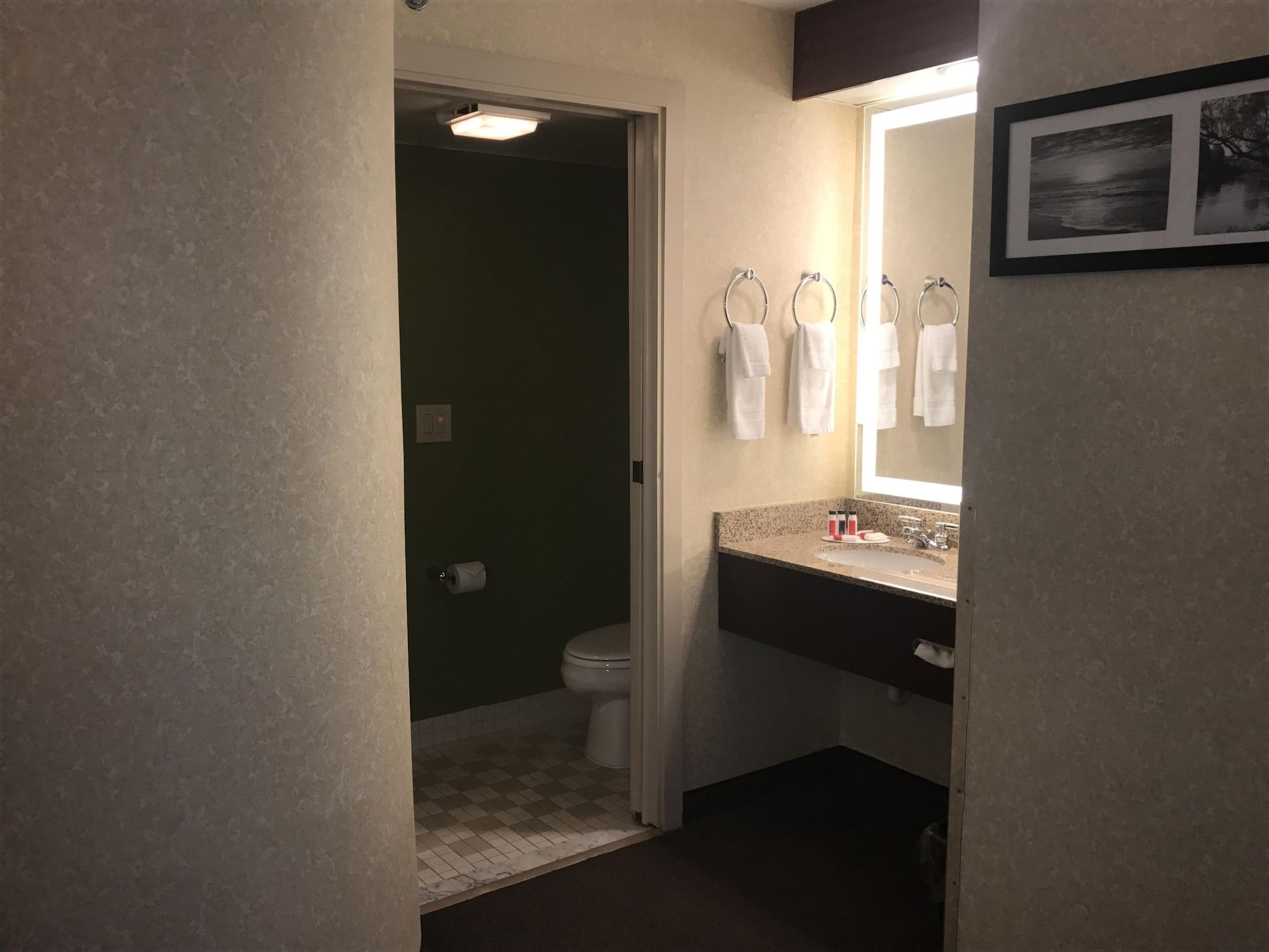 Baymont By Wyndham Flat Rock Hotel Екстериор снимка