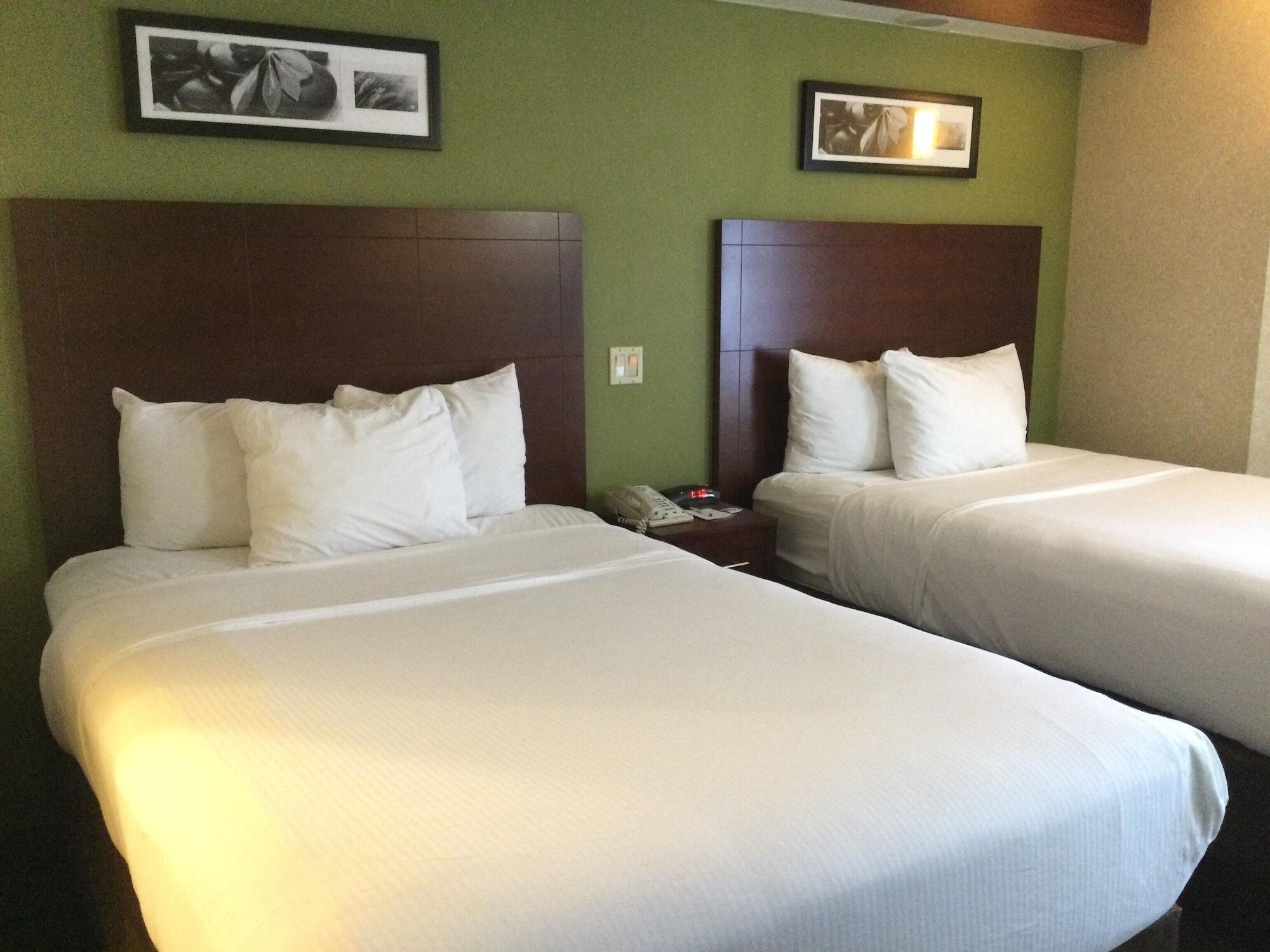 Baymont By Wyndham Flat Rock Hotel Екстериор снимка