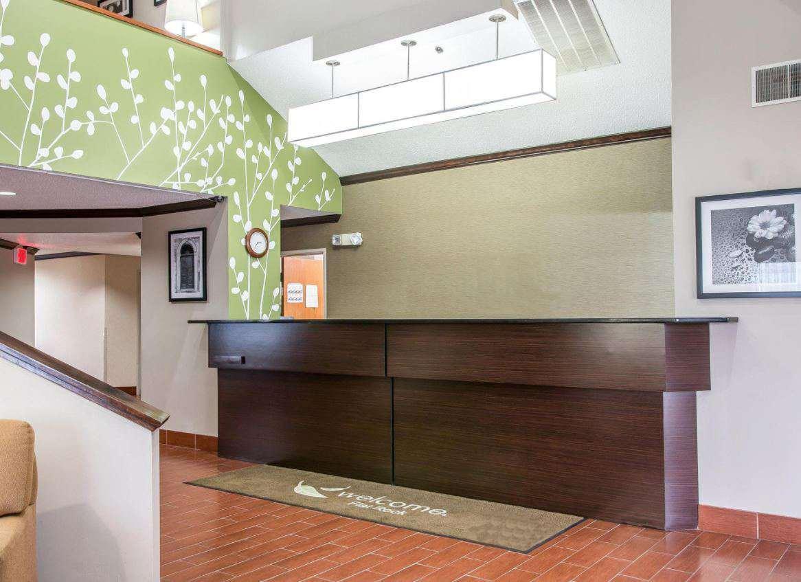 Baymont By Wyndham Flat Rock Hotel Екстериор снимка
