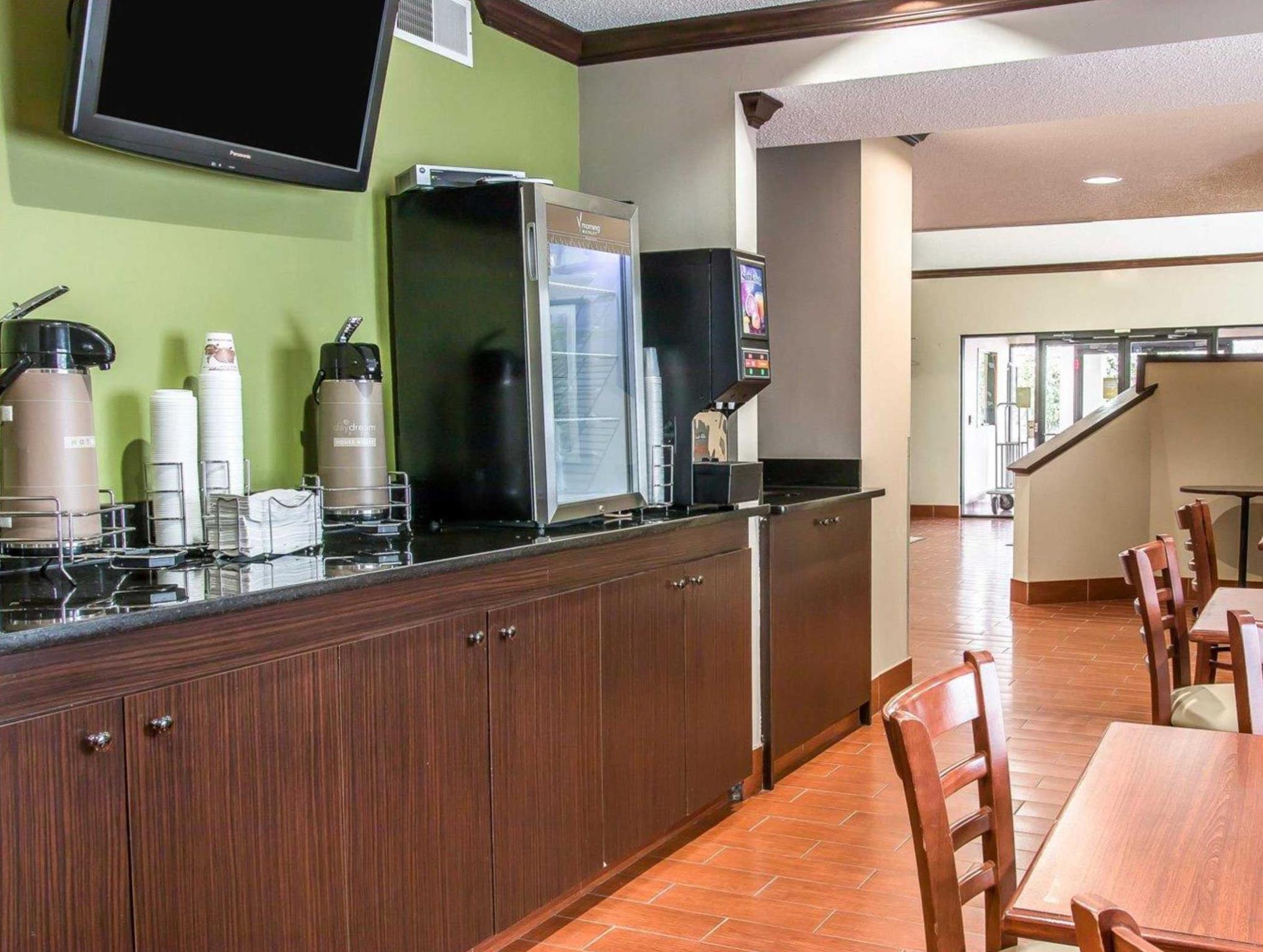 Baymont By Wyndham Flat Rock Hotel Екстериор снимка
