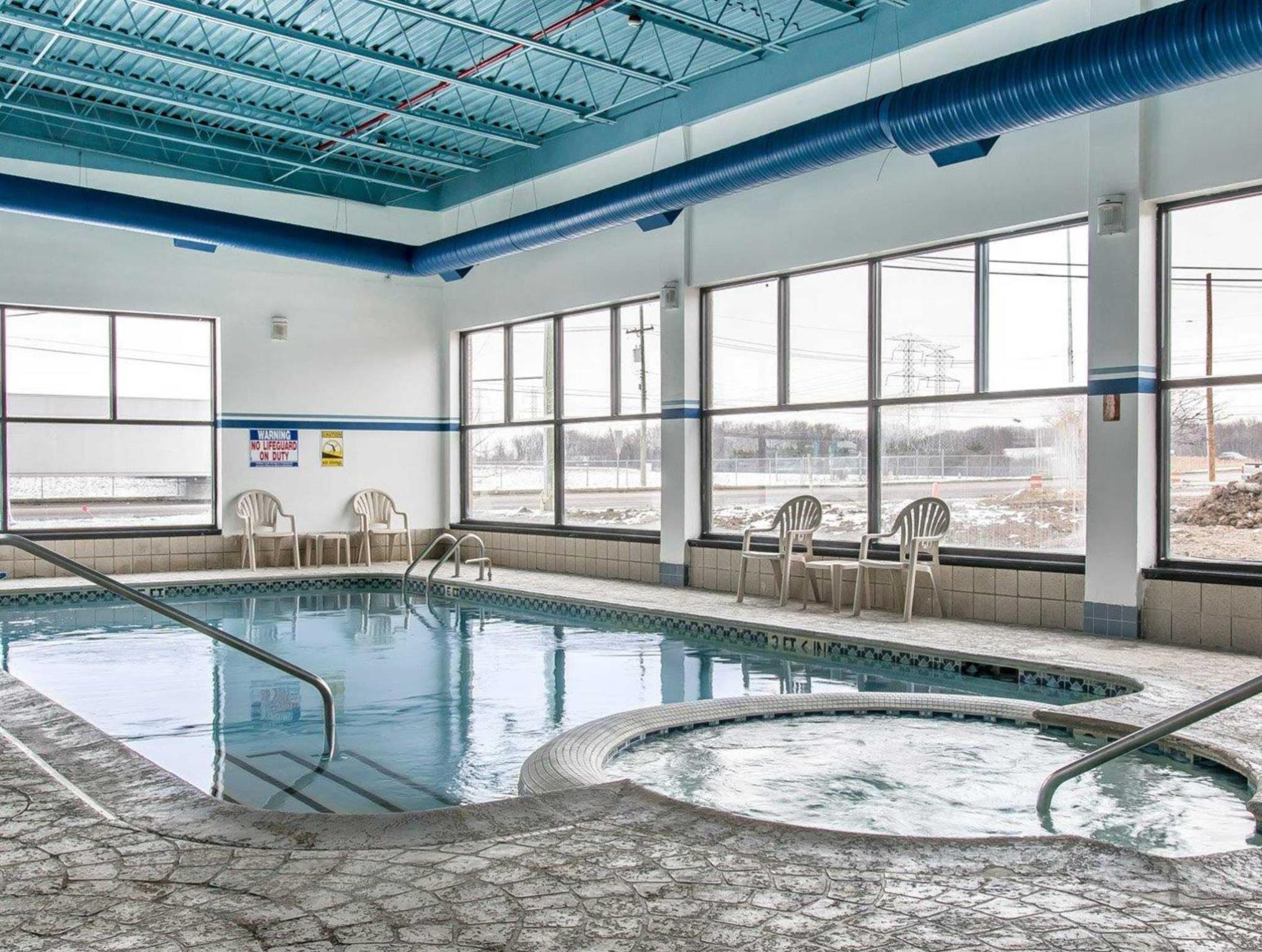 Baymont By Wyndham Flat Rock Hotel Екстериор снимка