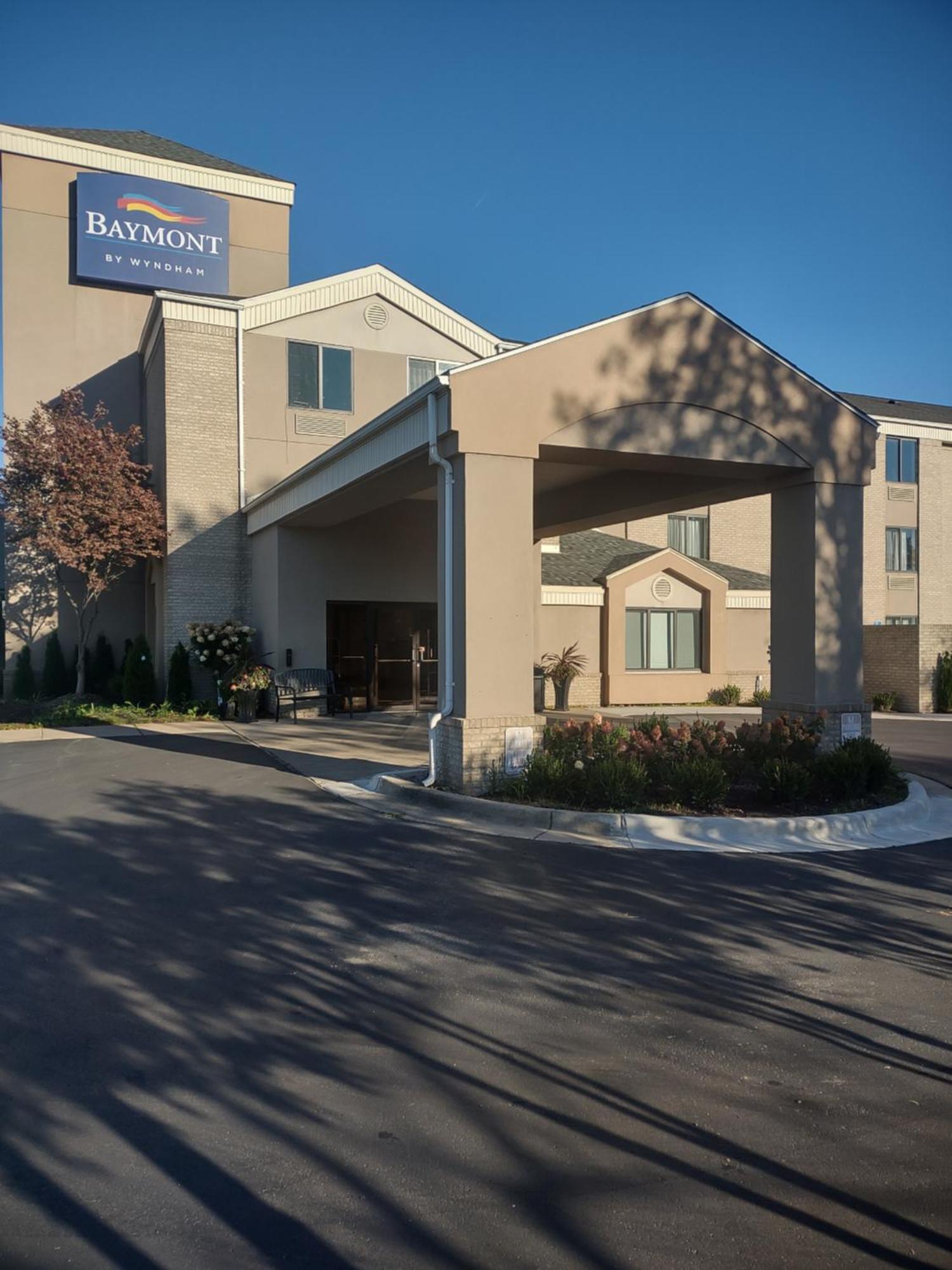 Baymont By Wyndham Flat Rock Hotel Екстериор снимка