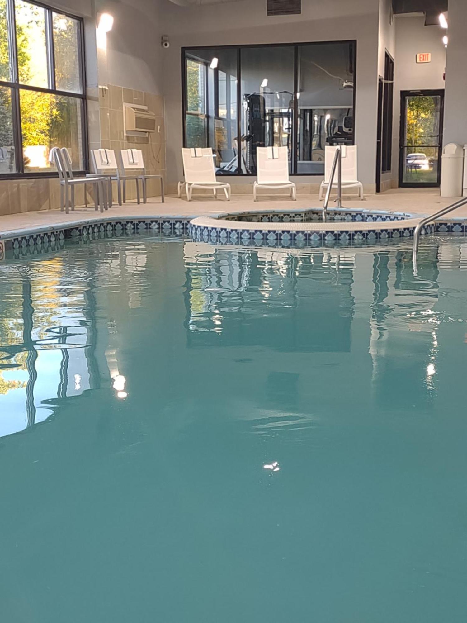 Baymont By Wyndham Flat Rock Hotel Екстериор снимка