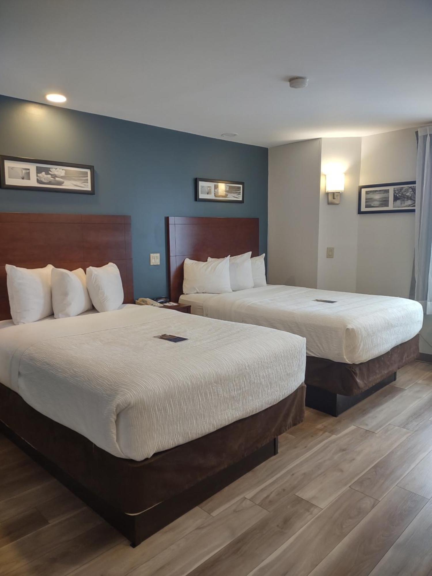 Baymont By Wyndham Flat Rock Hotel Екстериор снимка