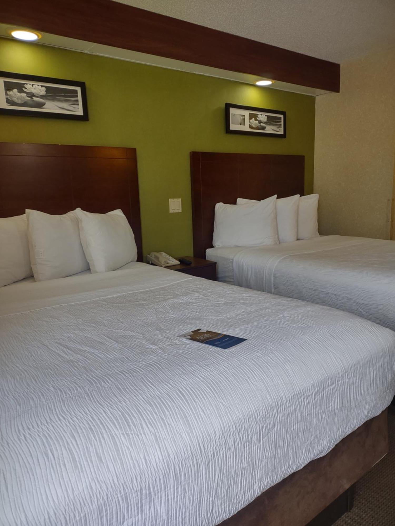 Baymont By Wyndham Flat Rock Hotel Екстериор снимка