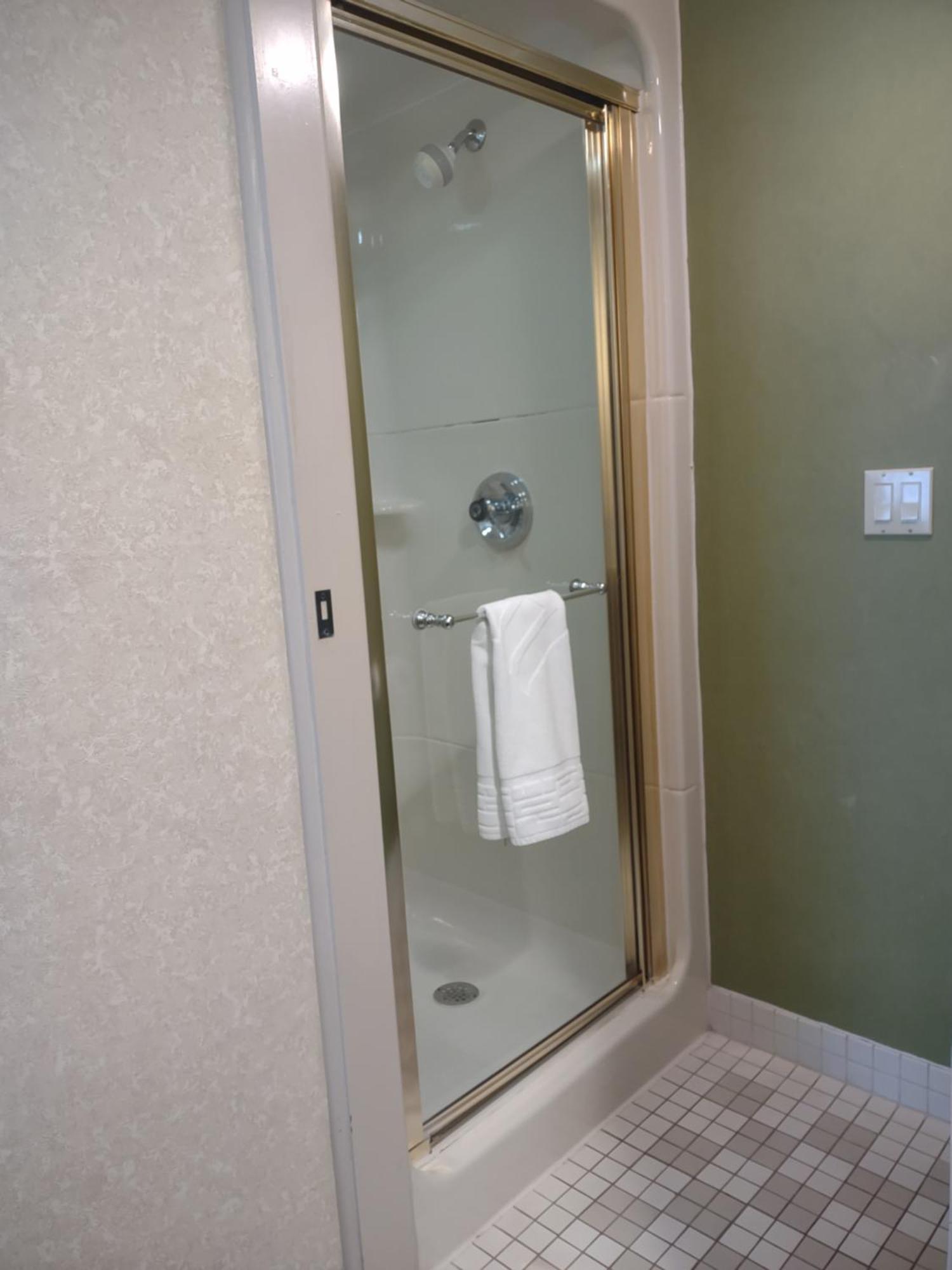 Baymont By Wyndham Flat Rock Hotel Екстериор снимка