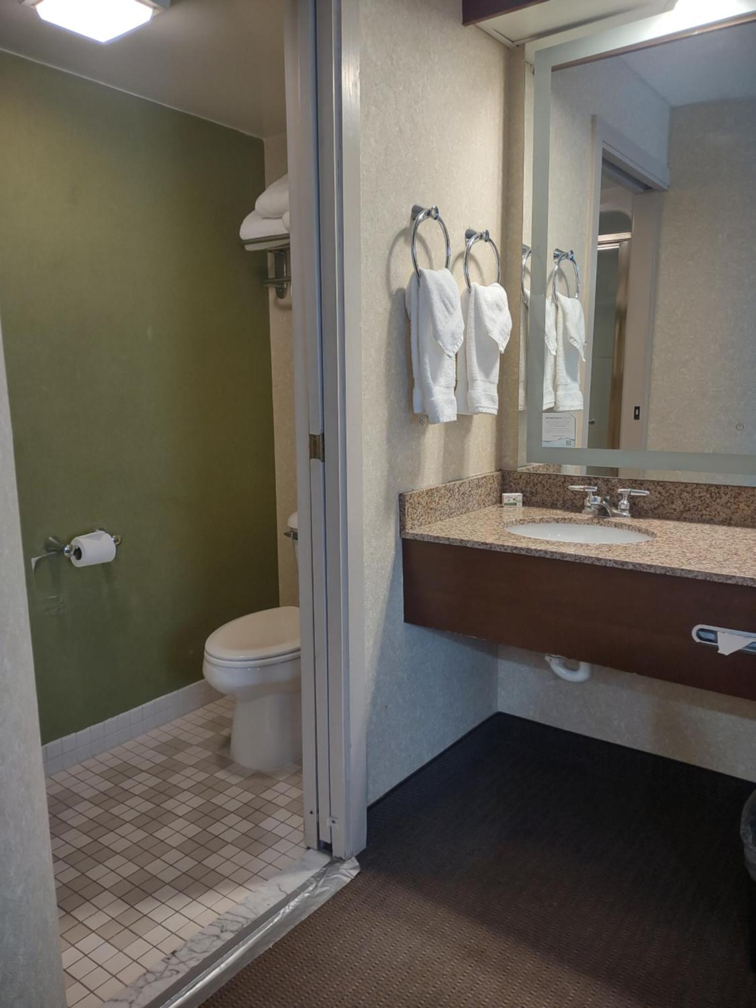 Baymont By Wyndham Flat Rock Hotel Екстериор снимка