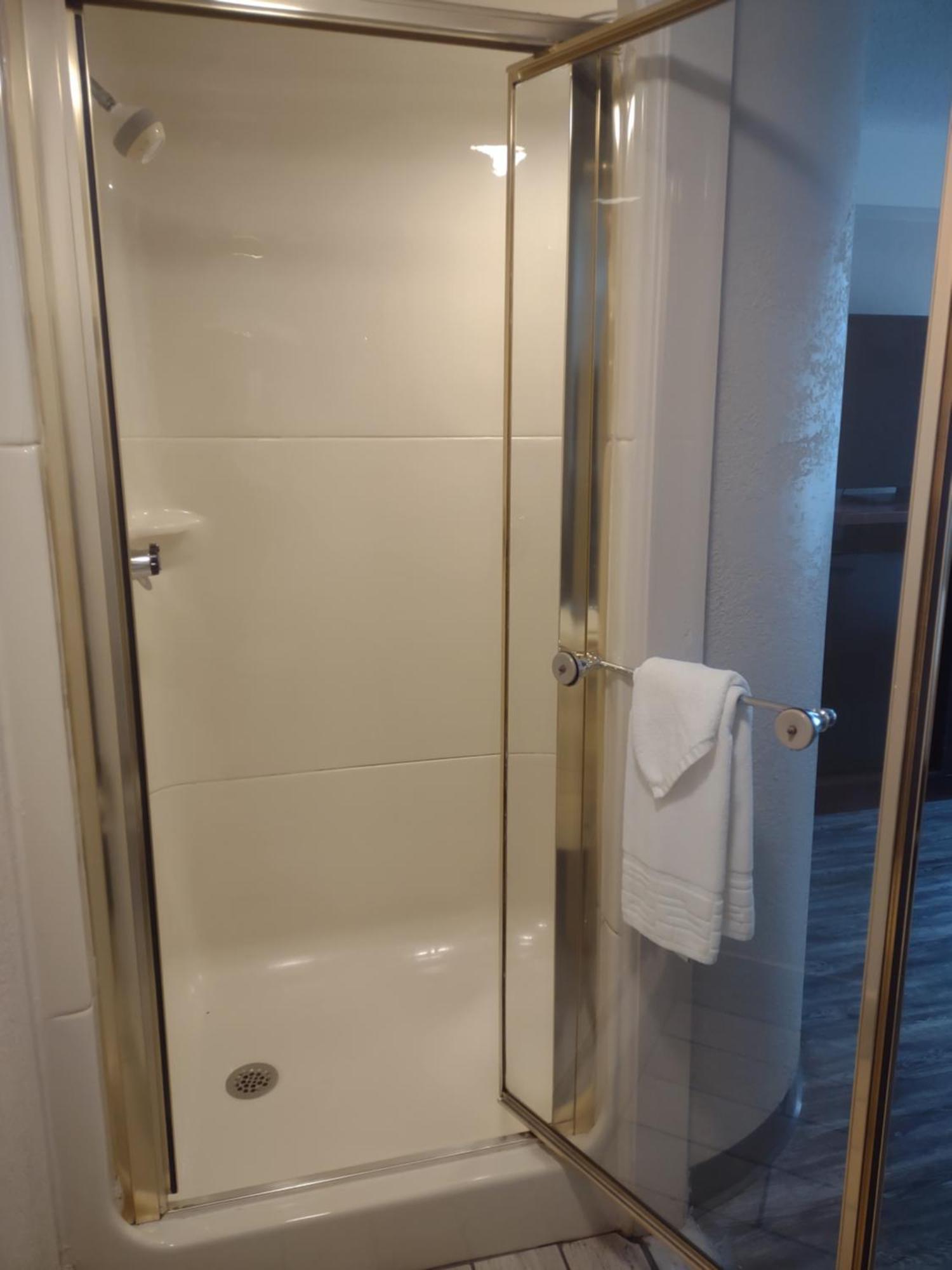 Baymont By Wyndham Flat Rock Hotel Екстериор снимка