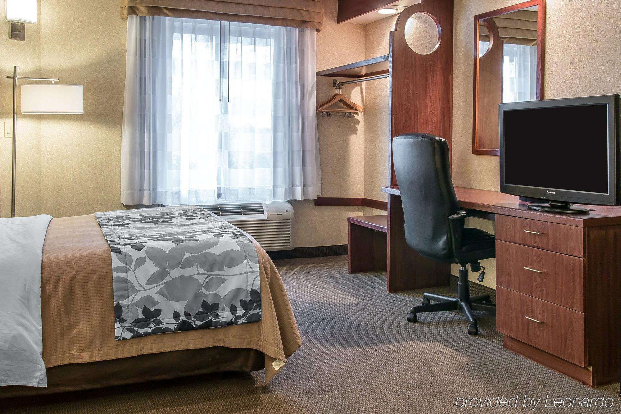 Baymont By Wyndham Flat Rock Hotel Екстериор снимка