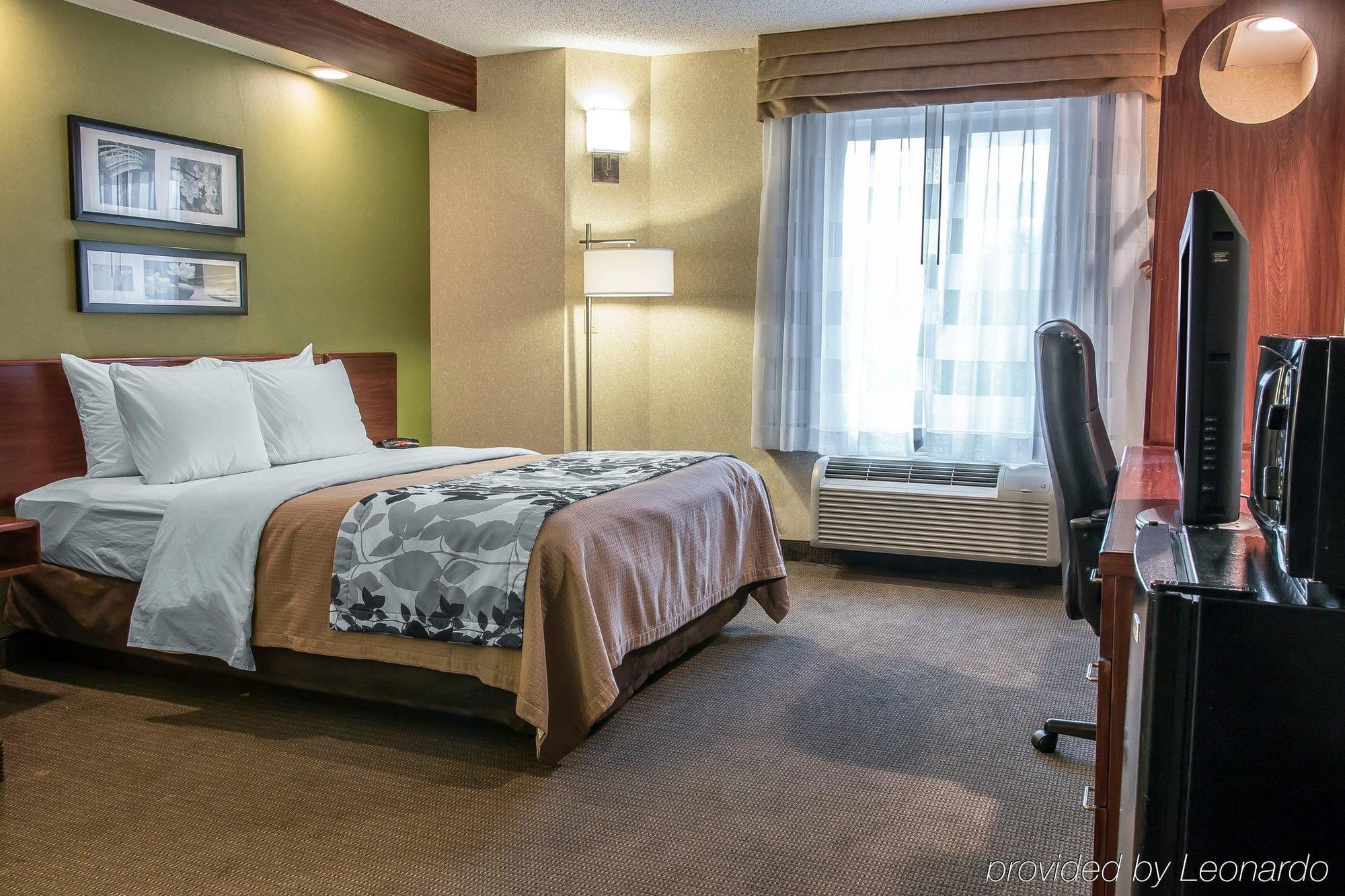 Baymont By Wyndham Flat Rock Hotel Екстериор снимка