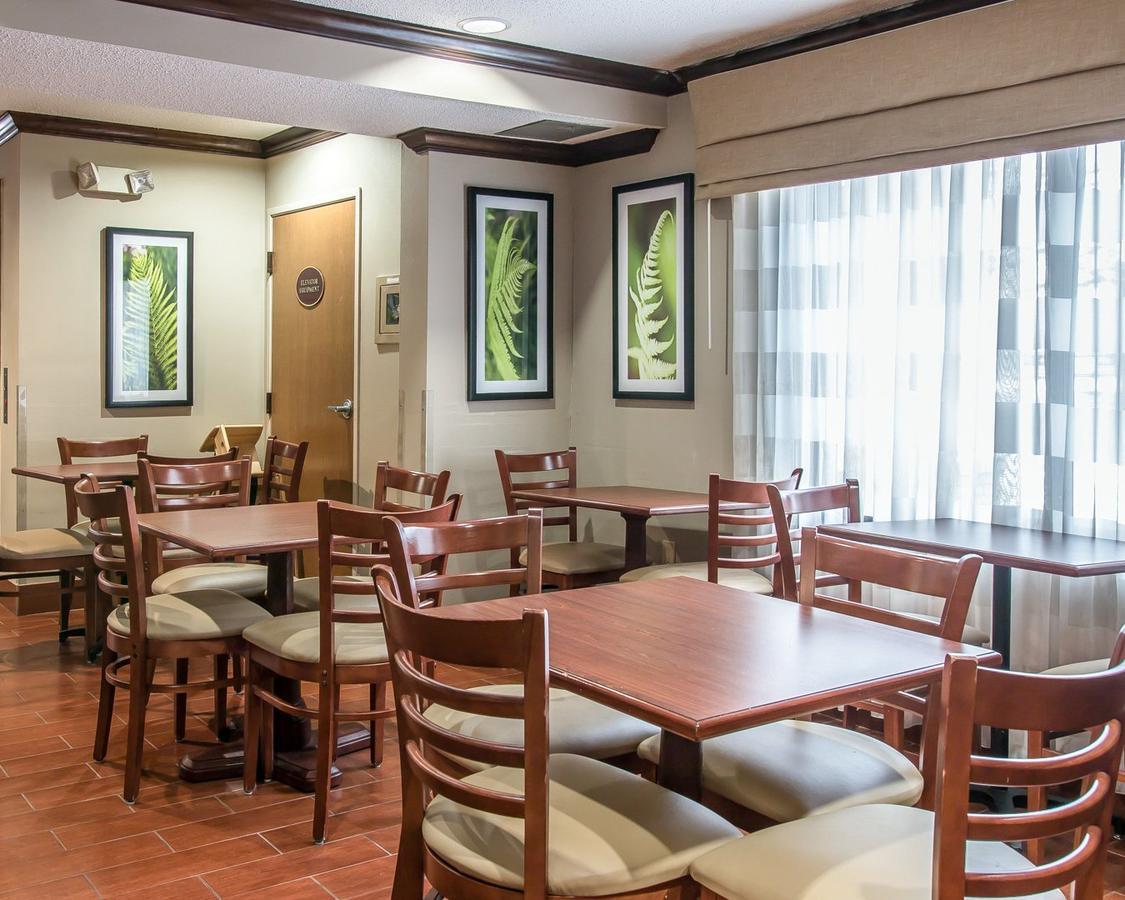 Baymont By Wyndham Flat Rock Hotel Екстериор снимка