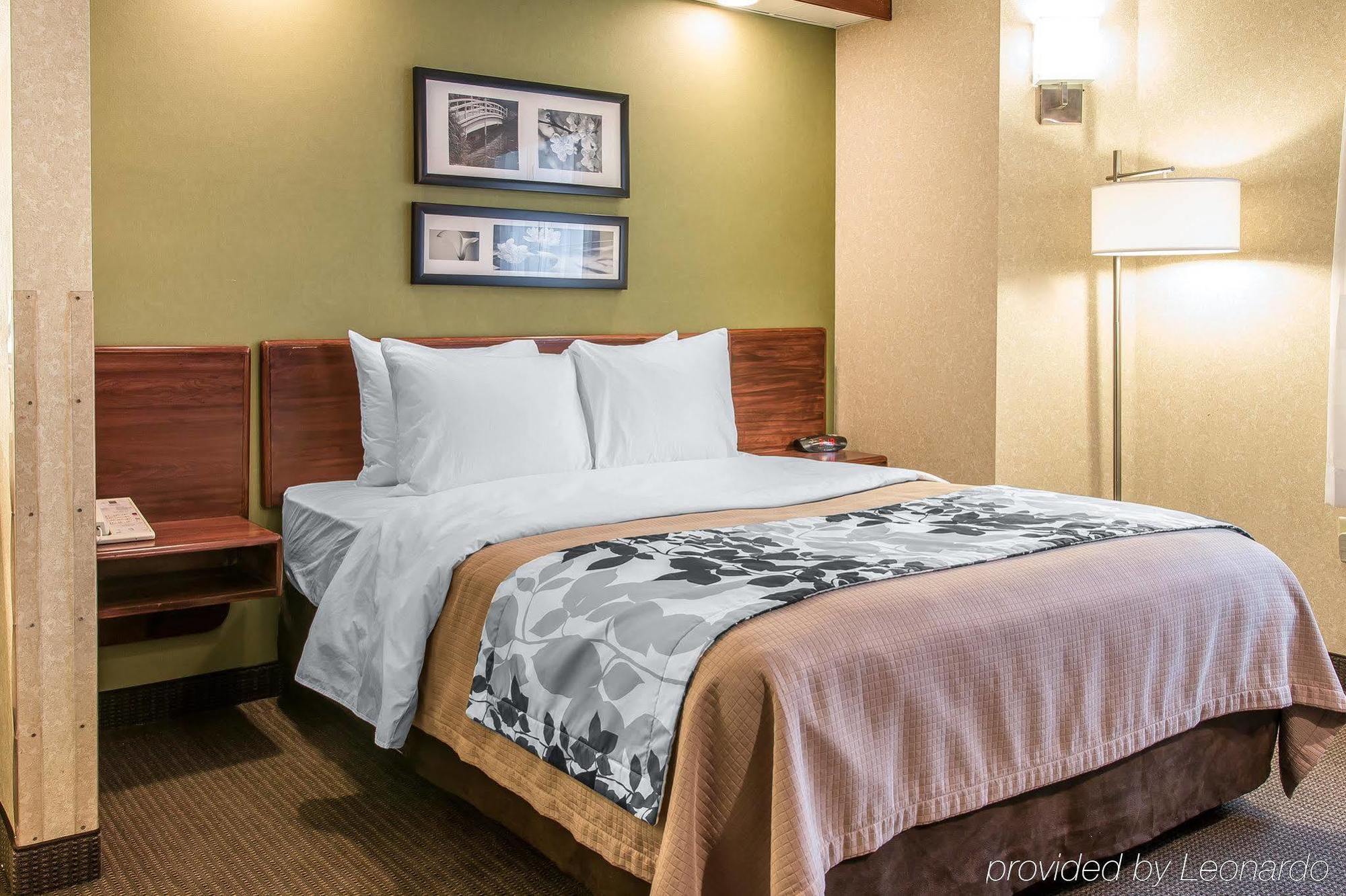 Baymont By Wyndham Flat Rock Hotel Екстериор снимка