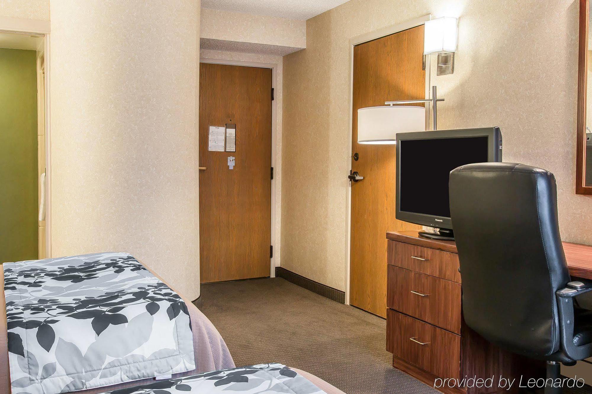 Baymont By Wyndham Flat Rock Hotel Екстериор снимка