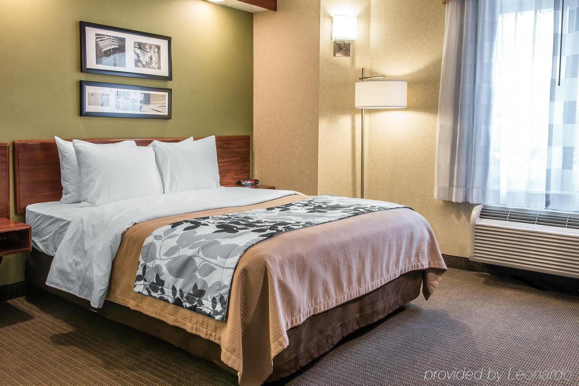 Baymont By Wyndham Flat Rock Hotel Екстериор снимка
