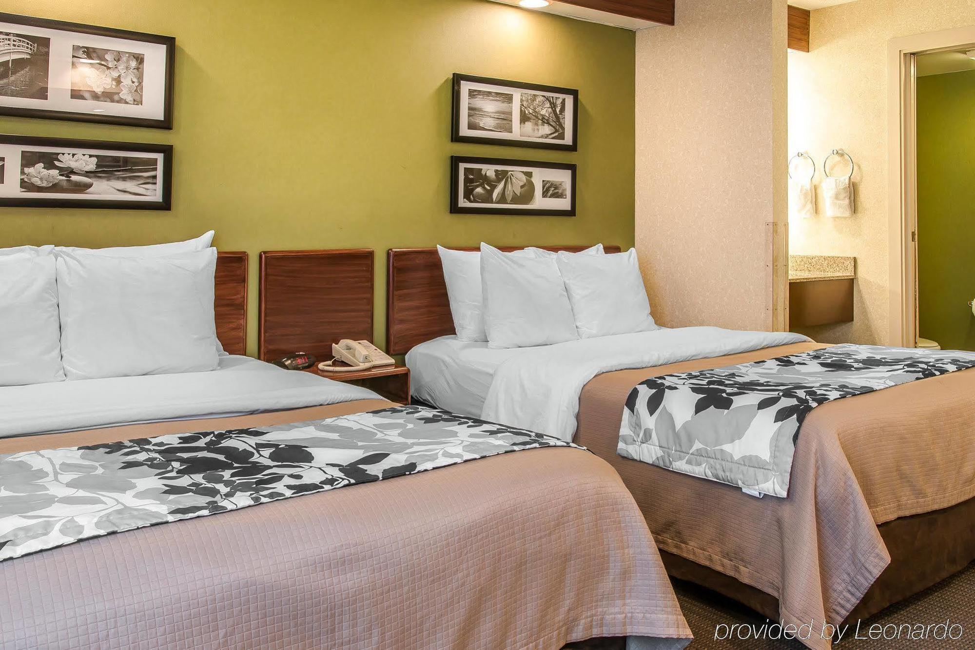 Baymont By Wyndham Flat Rock Hotel Екстериор снимка
