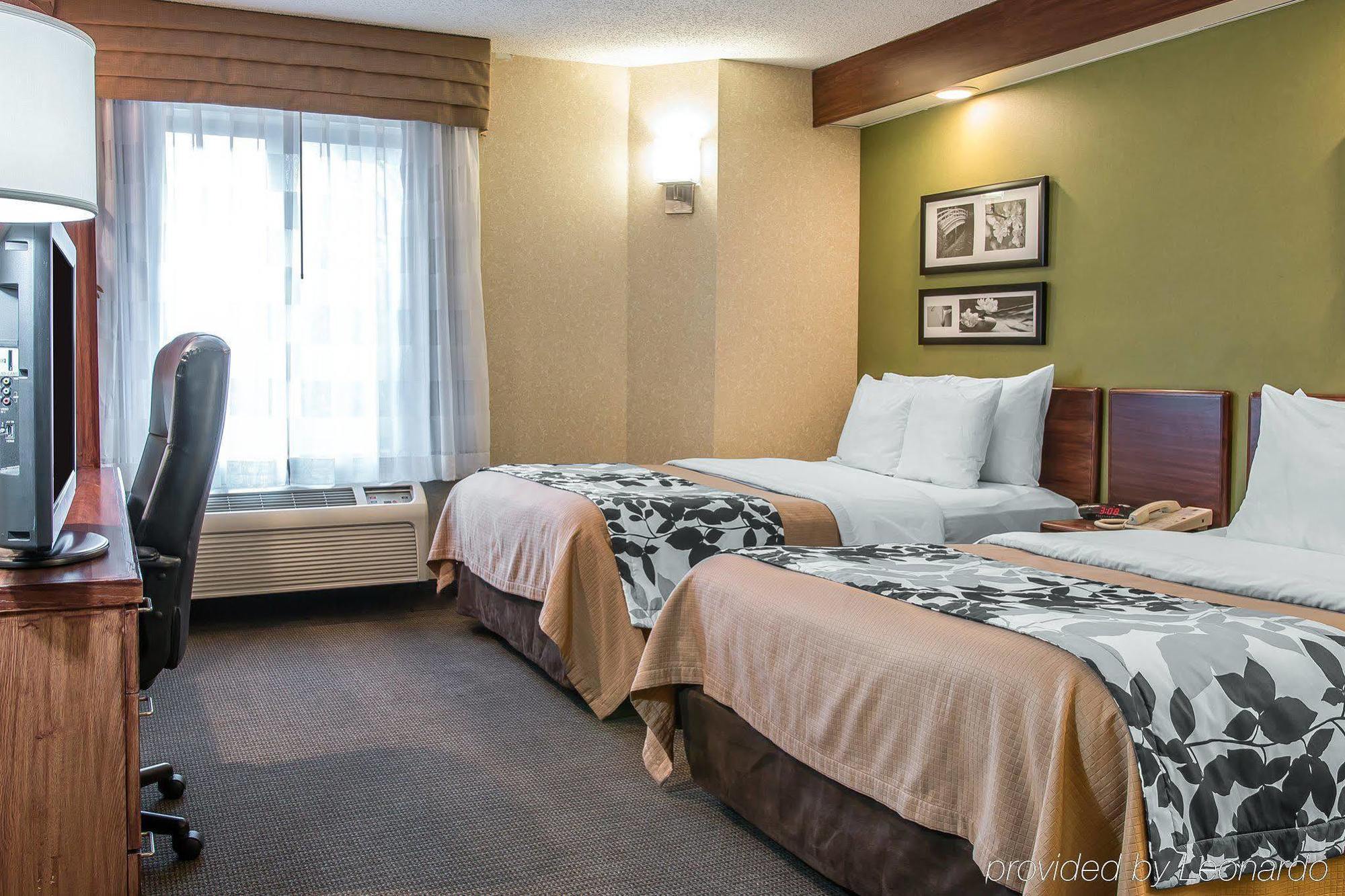 Baymont By Wyndham Flat Rock Hotel Екстериор снимка